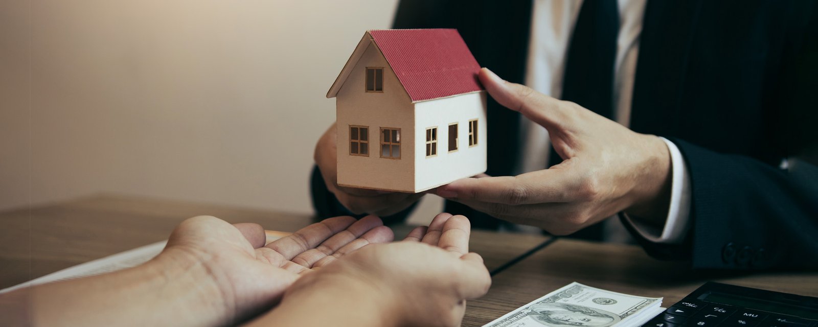 real estate agent congratulations to new buyer