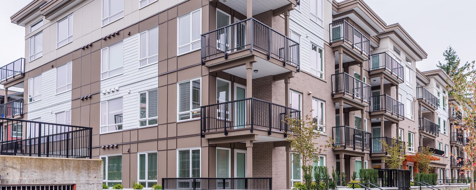 the top of an apartment building with nice windows
